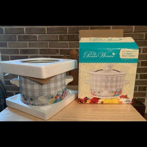 NIB The Pioneer Woman Sweet Romance Checked 1.5 Quart Slow Cooker, Crock… - Picture 3 of 6